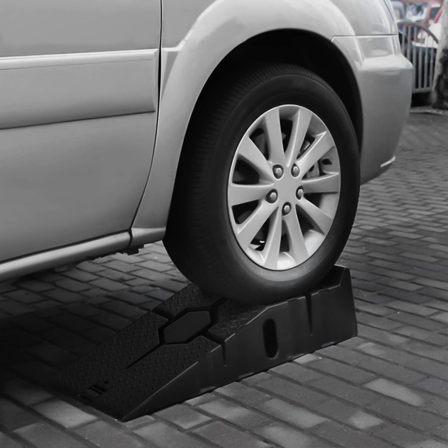 M-AUTO Vehicle Ramp Set of 2 Universal Drive-On 2-Stage Incline Ramps. 2.5 Ton (5000 lb) Lifting Capacity. Nestable & Portable Auto Service Ramp