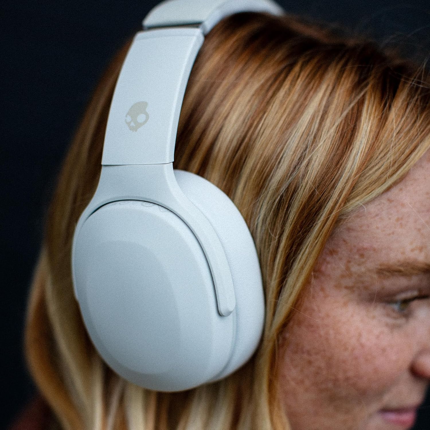 Skullcandy Crusher Evo Wireless Multi-Sensory Bass Headphones - Bone | Bluetooth. Noise Isolating Over-Ear Fit. 40 Hours Battery. Microphone. Working Out. Gym. Travel. Studying. Music